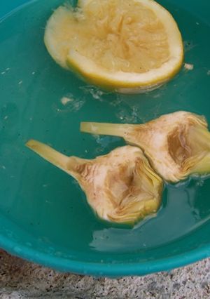 A picture of How to clean artichokes.