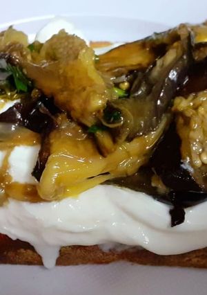 Foto di Bruschettone.. stracciatella e melanzana grigliata