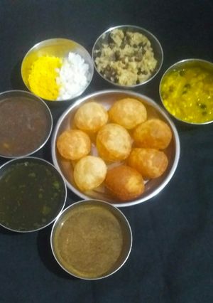 રગડા પૂરી (Ragda Poori Recipe In Gujarati) રેસીપી મુખ્ય ફોટો