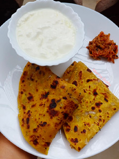 कसूरी मेथी और प्याज़ का पराठा(kasuri methi aur pyaz ka paratha recipe in hindi) रेसिपी मुख्य फोटो