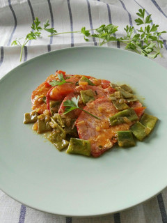 Una foto de Lomo con verduras