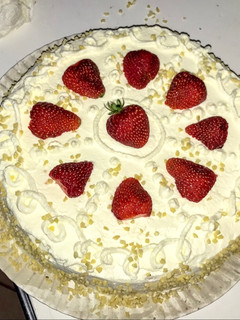 Una foto de Tarta de fresas y nata tradicional