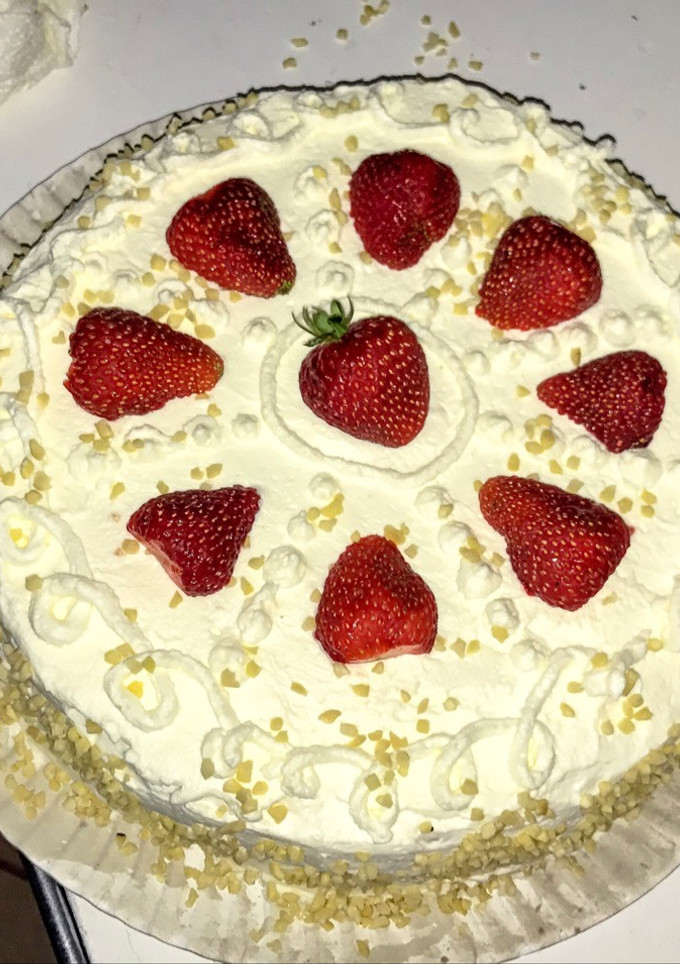 Una foto de Tarta de fresas y nata tradicional