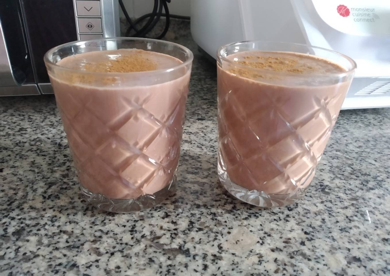 Batido de chocolate, plátano y crema de cacahuate
