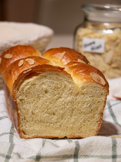 Hình của món Brioche 6 Múi Ít Bơ Bất Bại.