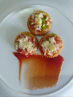 मोनाको पिज़्ज़ा बाइट्स (Monaco Pizza bites recipe in Hindi) रेसिपी मुख्य फोटो