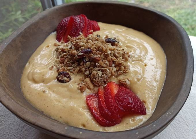 Smoothie bol durazno, banana y nuez
