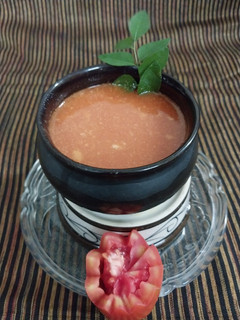 ક્રીમી ટોમેટો સૂપ જૈન (Creamy Tomato Soup Jain Recipe In Gujarati) રેસીપી મુખ્ય ફોટો