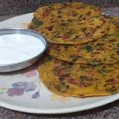 A picture of Onion Methi Paratha.