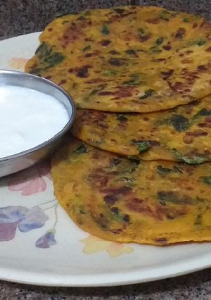 A picture of Onion Methi Paratha.