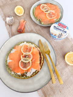 Une photo de Pancakes salés aux épinards, fromage frais et saumon fumé