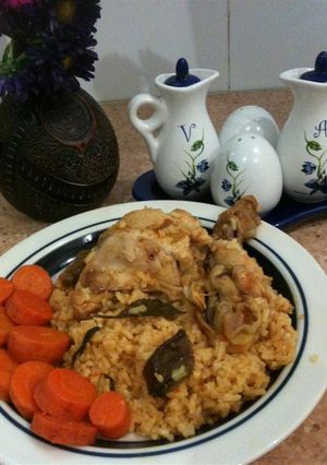 Una foto de Arroz con pollo e hierbas aromáticas