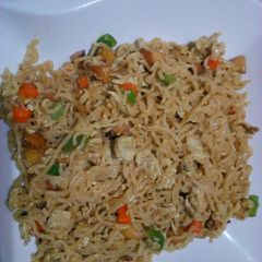 Egg fried noodles A picture of Egg fried noodles.