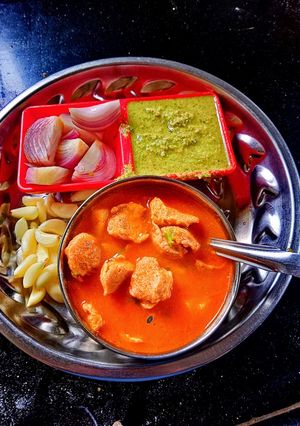 A picture of Soya chunks curry.
