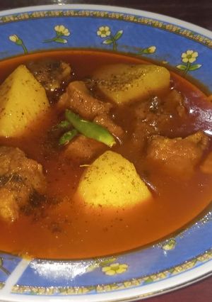 A picture of Beef Aloo Gosht.