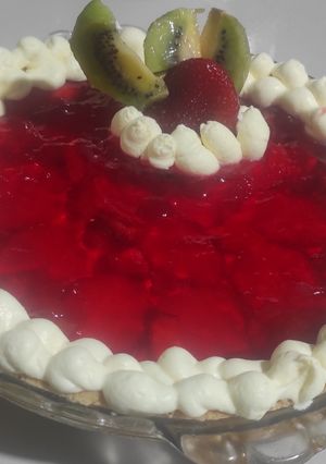 Una foto de Tarta de frutillas con gelatina