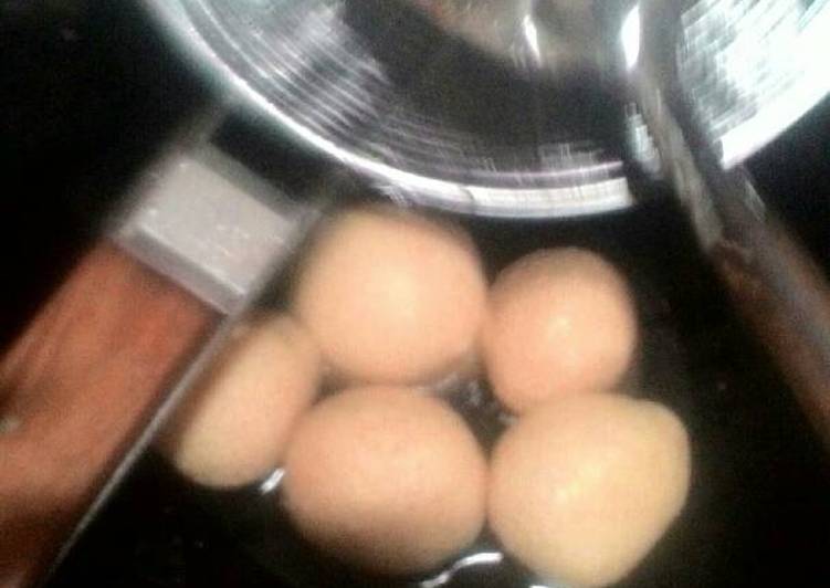 Tahu bulat kopong,kaya yg dijual diluar,emmm...π
