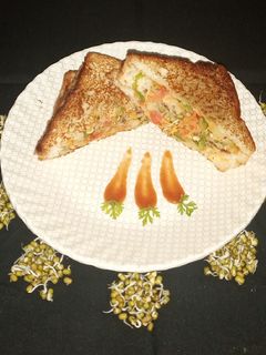 अंकुरित मूंग सैंडविच (ankurit moong sandwich recipe in Hindi) रेसिपी मुख्य फोटो