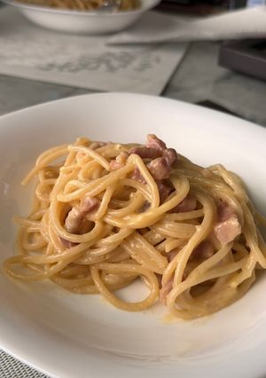 Una foto de Spaghettis carbonara 🥚🧀🥓