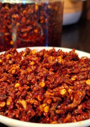 Foto resep Dried Chilli Oil Gurih Super Pedas Khas Dimsum dan Masakan Lainnya