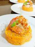 Vieiras y gambas sobre puré de boniatos con salsa de whisky