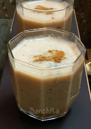 A picture of Chikoo Sabja Milk shake.