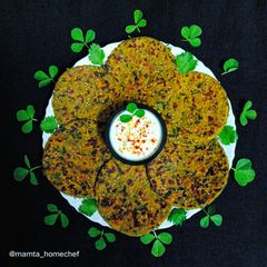 A picture of Bajra Methi Paratha.