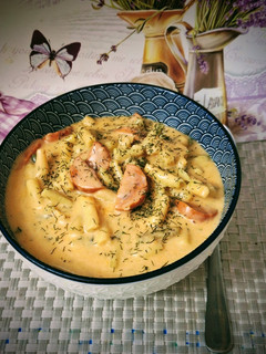 Tejszínes-kapros zöldbabfőzelék,debrecenivel 🥣🥣🥣 recept fotója
