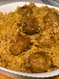 A picture of Kofta pulao.