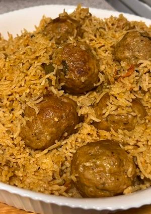 A picture of Kofta pulao.