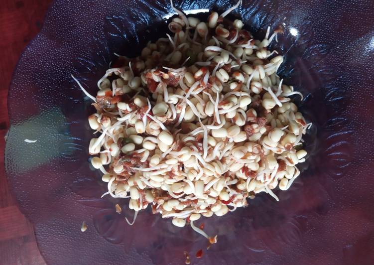 Pecak / sambal kecambah ijo