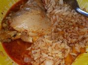 Una foto de caldillo para la birria