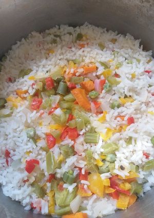 Una foto de Arroz primaveral ♡