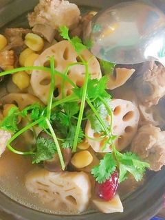 Hình của món Canh sườn hầm hạt sen.
