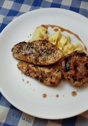 Kakukkfüves csirkemell fahéjas sült almával recept fotója