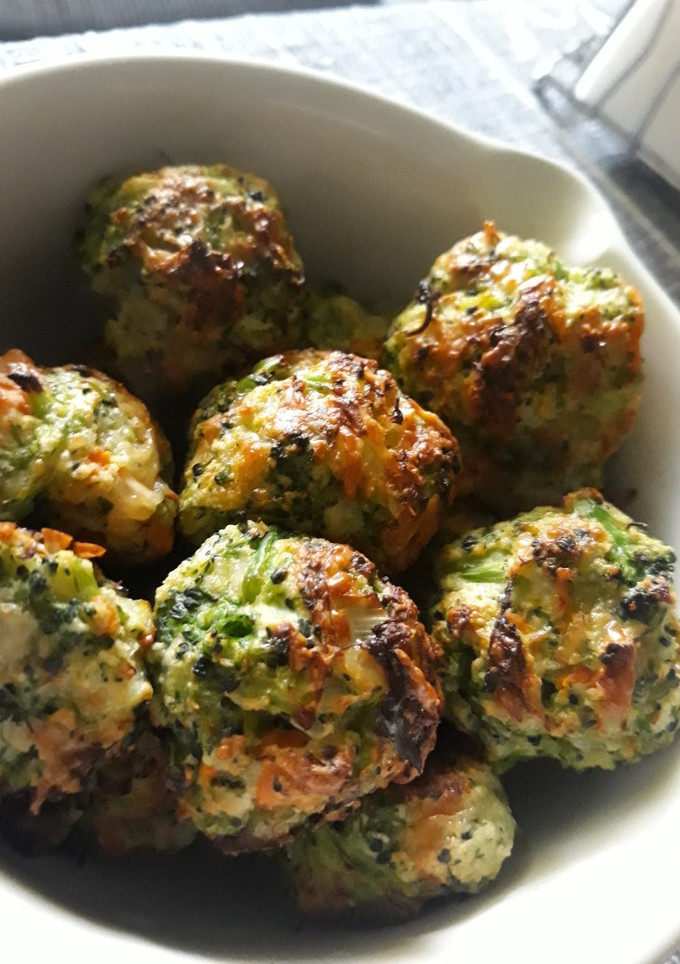 Una foto de Croquetas de brócoli, coliflor y zanahoria al horno 🥕