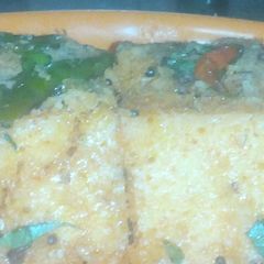 A picture of Dhokla with papaya twist.