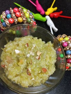 लौकी का हलवा (Lauki Ka Halwa recipe in hindi) रेसिपी मुख्य फोटो