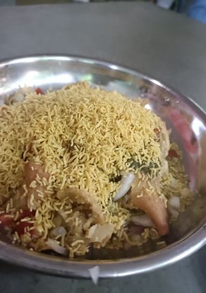 समोसा चाट (Samosa Chaat recipe in hindi) रेसिपी मुख्य फोटो