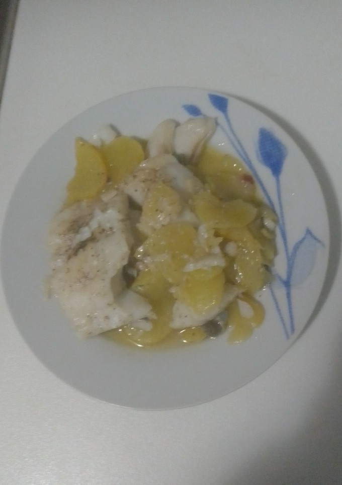 Una foto de Bacalao al horno con patatas panaderas, "al gusto luso-charro"