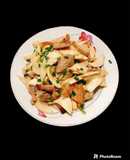 Thịt vai xào nấm đùi gà