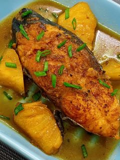 Hình của món Cá ngừ kho khóm.