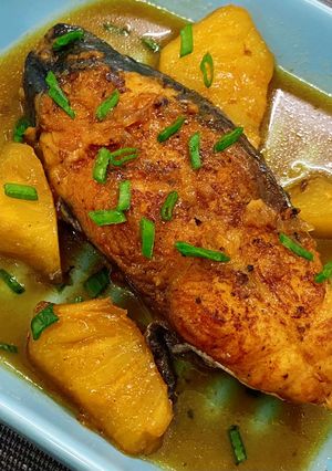 Hình của món Cá ngừ kho khóm.
