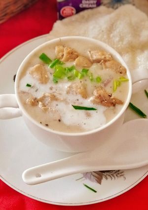 A picture of Creamy Mushroom Chicken Soup.