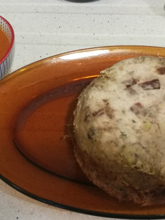 Una foto de Pastel de pollo y carne