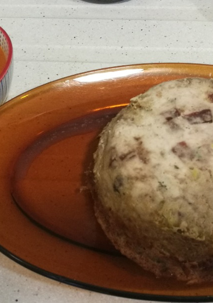 Una foto de Pastel de pollo y carne