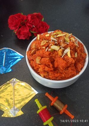 ગાજર નો હલવો (Gajar Halwa Recipe In Gujarati) રેસીપી મુખ્ય ફોટો