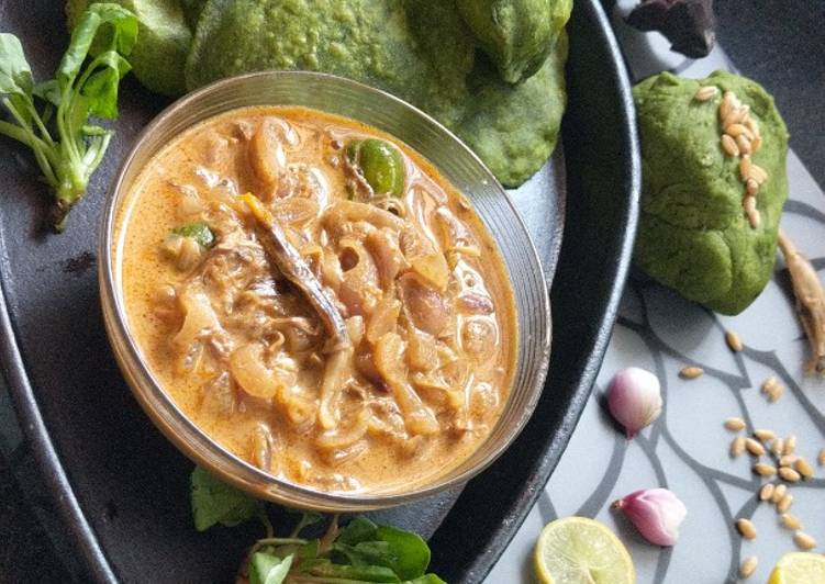 Recipe of Homemade Palak Spinach Poori/Banana Flower Blossom Curry