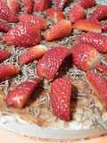 Tarta de chocolate blanco con fresas
