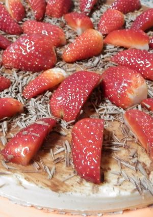 Una foto de Tarta de chocolate blanco con fresas